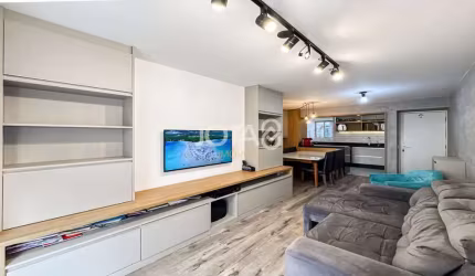 Apartamento 3 dormitórios reformado no Cabral - J8
