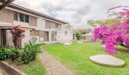 Casa Comercial no bairro Ahu - J8 Imóveis