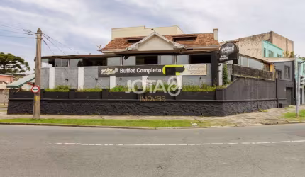 Casa comercial em terreno de esquina - J8