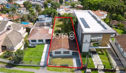 CASA COM TERRENO PARA LOCAÇÃO NO BATEL!