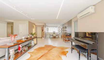 Apartamento clube com 3 suítes no Água Verde - J8