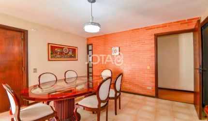 Casa com 4 quartos no Seminário - J8