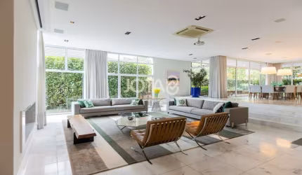 Sensacional casa com 5 quartos e piscina - J8