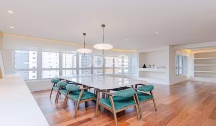 Apartamento reformado com 3 suítes no Batel - J8