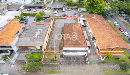 Terreno nos Mercês em ótima localização - J8