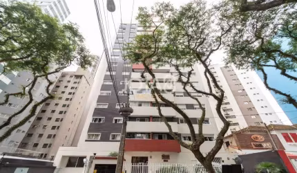 Cobertura com piscina no Batel - J8 Imóveis
