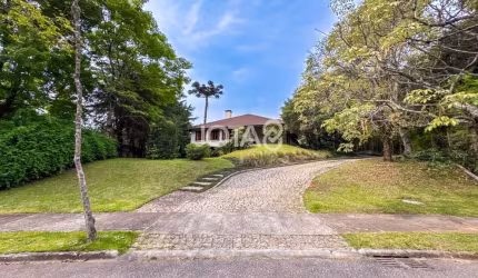 Casa em condomínio no Campo Comprido - J8
