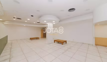 Loja Em Tradicional Shopping No Água Verde - J8