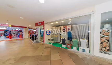 Loja Em Tradicional Shopping No Água Verde - J8