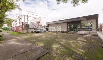 Excelente ponto comercial no Água Verde - J8