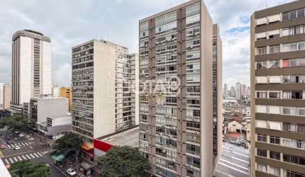 Apartamento com 3 dormitórios no Centro - J8