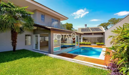Casa com piscina e espaço gourmet - J8