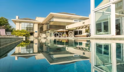 CASA com 5 suítes ao lado do Parque Barigui - J8
