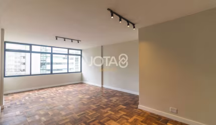 Lindo apartamento 100% reformado no Cabral - J8