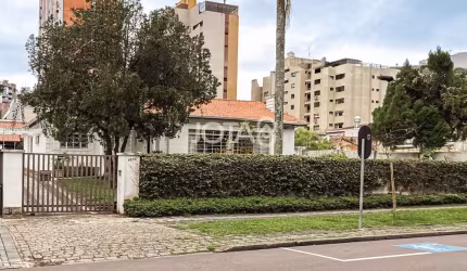 Casa residencial, comercial com amplo Terreno  J8