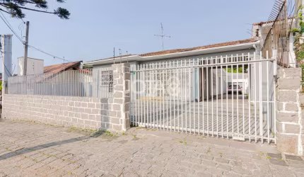 Casa comercial no Centro Cívico - J8