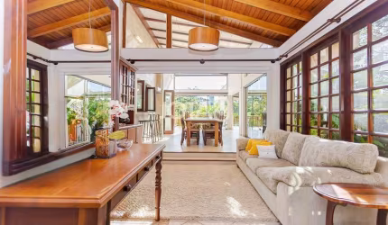 Casa mobiliada em condomínio - J8