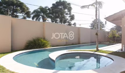 Casa terrea em Santa Felicidade com amplo terreno!