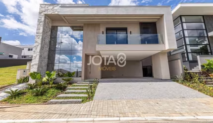 Casa com 3 suítes em Santa Felicidade - J8