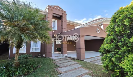 Linda casa em condomínio fechado no Vista Alegre