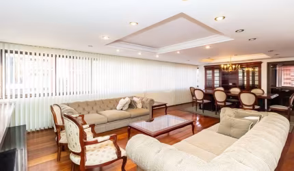 Apartamento Com 4 Dormitórios No Cabral - JOTA8