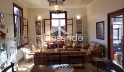 Casa de Alto Padrão em Condomínio
