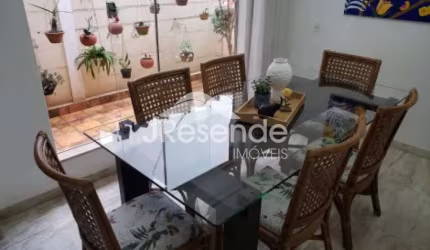 Casa Térrea à venda no Bairro Jd. Irajá