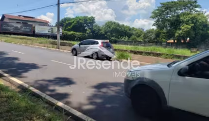 Terreno comercial Avenida Carlos Consoni