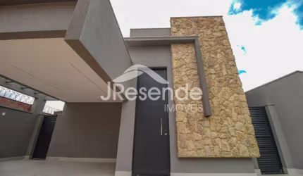 Casa Térrea com 3 Suítes.