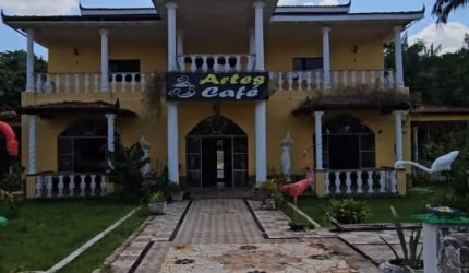 VENDO LINDA CASA EM UM TERRENO DE 4200m² NA ALÇA VIÁRIA