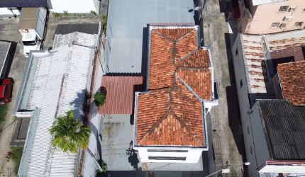 ALUGO IMÓVEL COMERCIAL COM 540 m² A UMA QUADRA DA DOCA