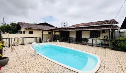 Casa para venda com  piscina e 3 quartos Bairro São Vicente - Itajaí - SC