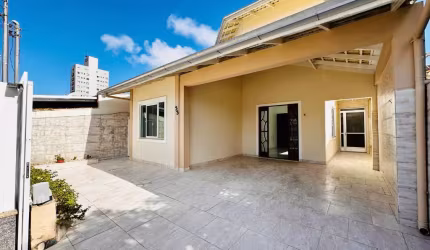 Casa para Venda com 4 quartos Sendo 3 Suites, imóvel Averbado fica no bairro  São João - Itajaí - SC