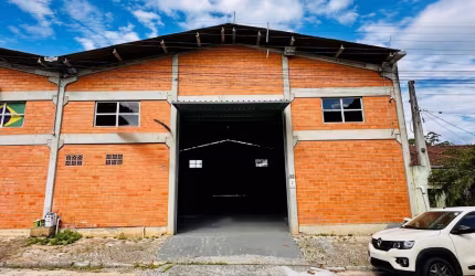 Galpão para aluguel possui 268 metros quadrados em Tabuleiro - Camboriú - SC