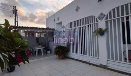 Casa de esquina no Bairro Grageru