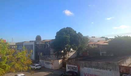 Casa na Avenida Tancredo Neves