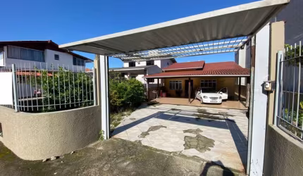 Casa com 3 dormitórios com 1 suíte  à venda, 160 m² por R$ 670.000 - Picadas do Sul - São José/SC