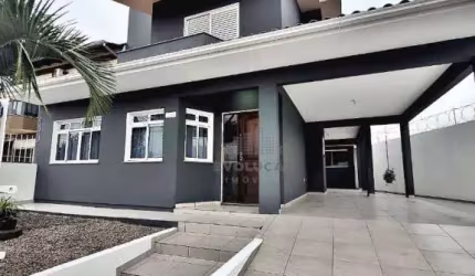 CASA 03 Quartos, 02 Vagas, Edícula - Centro - Santa Catarina