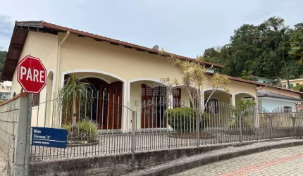 Casa com 3 quartos, com 1 suíte master em São José