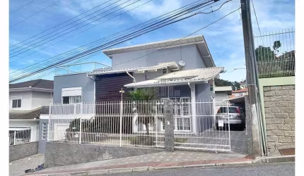 Casa com 4 dormitórios à venda, 316 m² - Centro - São José/SC