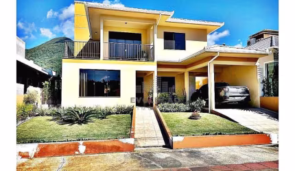 Linda Casa de Praia em Condomínio Fechado, 05 Dormts com Suíte - Praia de Fora Palhoça SC