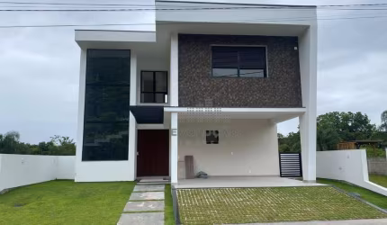 Casa Alto Padrão 230 m² em Condomínio Fechado com 3 Suítes Canasvieiras Florianópolis Brasil