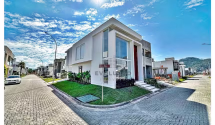 Maravilhosa Casa com 3 Dorms com Suíte - Deltaville - Biguaçu/SC