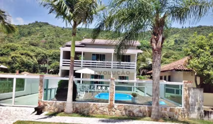 CASA 04 Quartos, 04 Vagas, Piscina - Praia de Palmas - Governador Celso Ramos