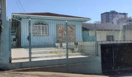 Casa 03 Dorms, sendo1 Suíte, com Edícula e 2 vagas em Barreiros próximo a Faculdade Estácio -  Barreiros- São José SC R$ 730.000,00