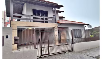 Casa com 3 dormitórios à venda-Bairro  Ipiranga - São José/SC
