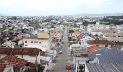 Sobrado com 2 dormitórios com possibilidade de 1 terceiro quarto a venda, 140 m² por R$ 400.000 - Ipiranga - São José/SC