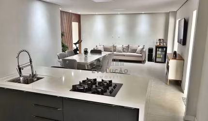 Casa com 3 dormitórios  2 suítesà venda, 200 m² por R$ 890.000 - Serraria - São José/SC