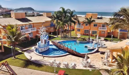 Ótima Casa, num Condomínio fechado a 100 metros da Praia de Palmas.