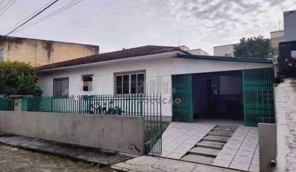 Casa com 3 Dorms sendo 01 Suíte - Campinas - São José/SC